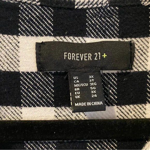 Black & White Plaid Button-Up Shacket - Picture 2 of 4